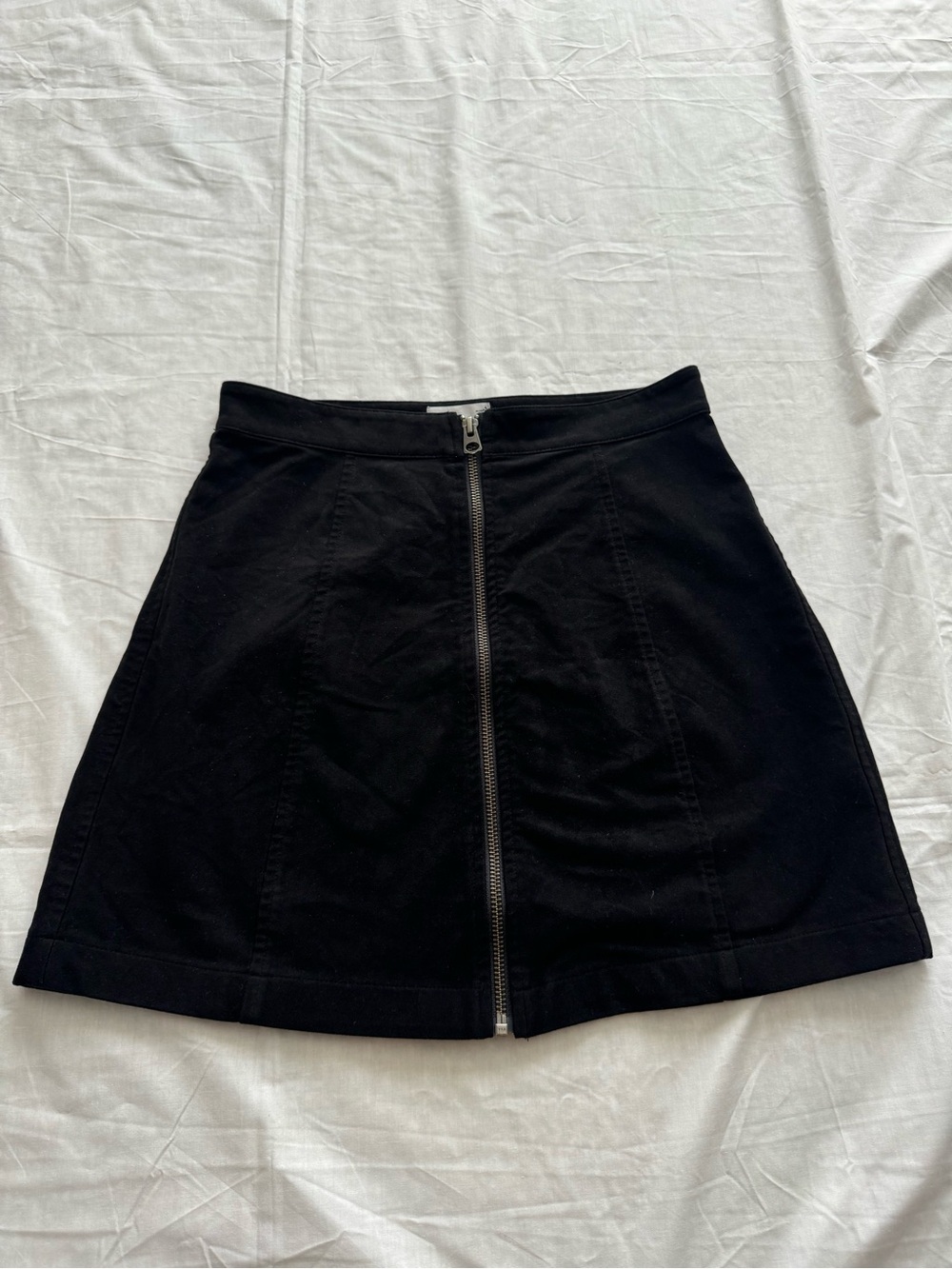 Wilfred Free Aritzia Black A-Line Mini Skirt Front Zip High Rise Size 4
